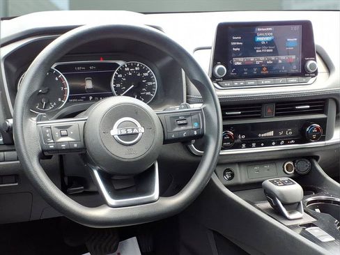 Used 2024 Nissan Rogue SV AWD/4WD image 3