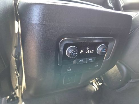 Used 2021 Chevrolet Suburban LT RWD image 16