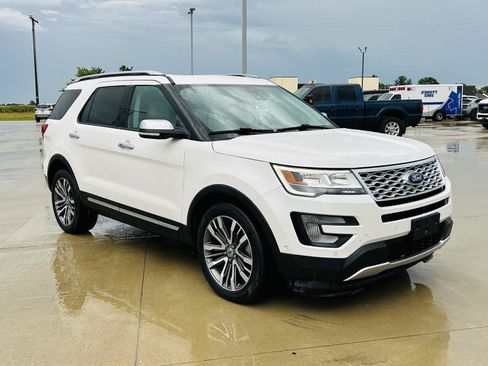 Used 2017 Ford Explorer Platinum AWD/4WD image 2