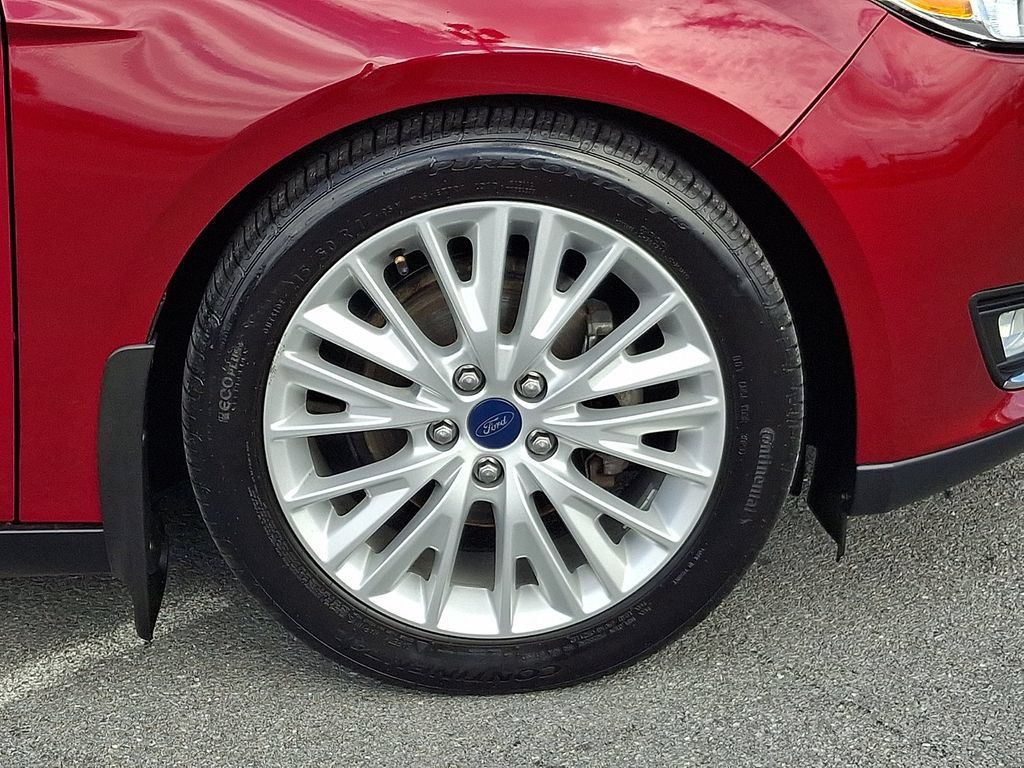 Used 2016 Ford Focus Titanium w/ Exterior Protection Package FWD image 8