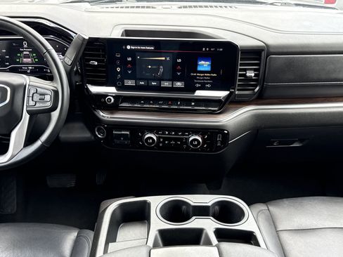 Used 2025 GMC Sierra 1500 SLT AWD/4WD image 16