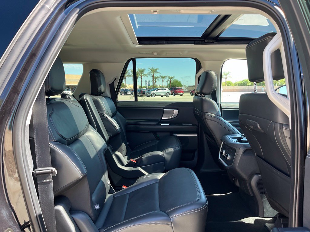 Used 2025 Ford Expedition Max Platinum AWD/4WD image 17