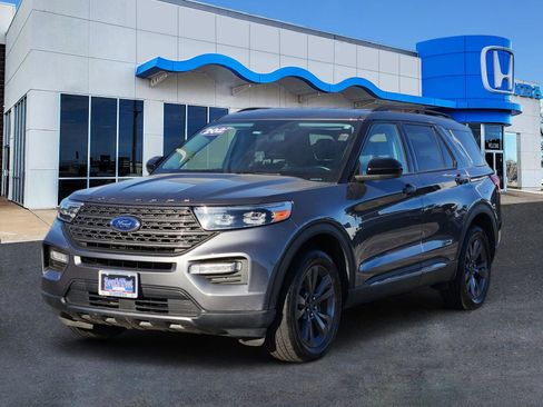 Used 2022 Ford Explorer XLT w/ Equipment Group 202A image 2