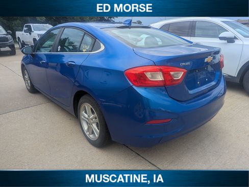 Used 2017 Chevrolet Cruze LT w/ Convenience Package FWD image 4