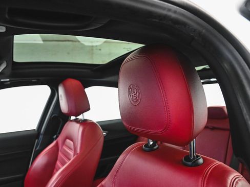 Used 2022 Alfa Romeo Giulia Veloce image 31