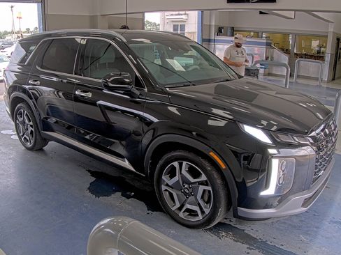 Used 2024 Hyundai Palisade Limited FWD image 2