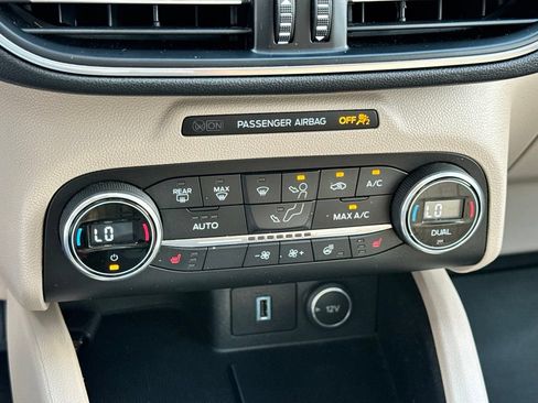 Used 2020 Ford Escape Titanium AWD/4WD image 17