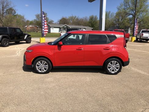 Used 2020 Kia Soul LX image 2