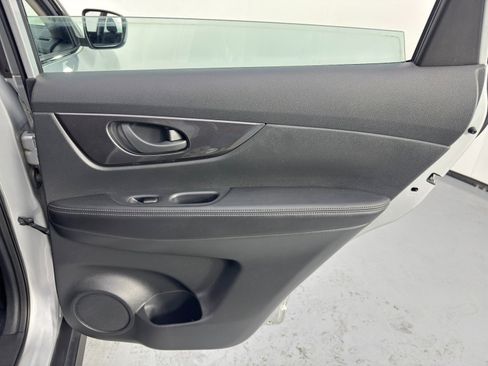 Used 2020 Nissan Rogue S image 37