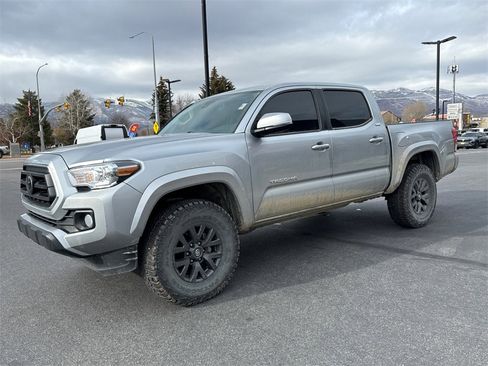 Used 2023 Toyota Tacoma SR5 w/ Technology Package image 4