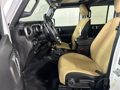 Used 2020 Jeep Wrangler Unlimited Sahara AWD/4WD image 11