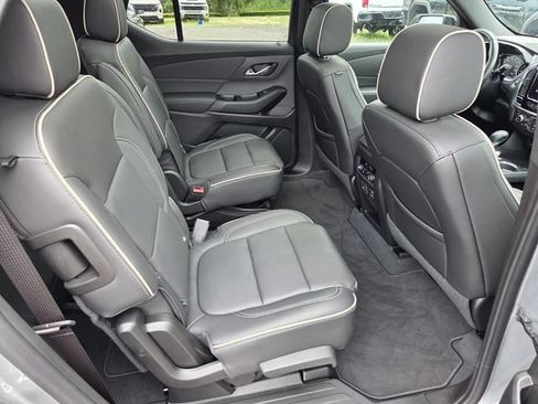 Certified 2023 Chevrolet Traverse Premier w/ Redline Edition FWD image 17