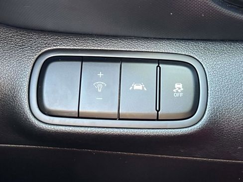 Used 2021 Hyundai Venue SEL image 18