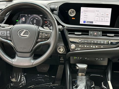 Used 2025 Lexus ES 300h w/ Premium Package FWD image 4