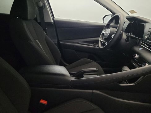 Used 2022 Hyundai Elantra SEL image 21