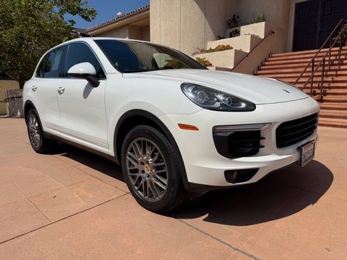 Used 2016 Porsche Cayenne AWD/4WD image 1
