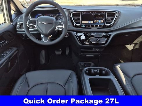 New 2026 Chrysler Pacifica Select image 11