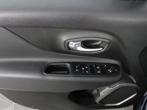 Used 2022 Jeep Renegade Latitude w/ Convenience Group image 13