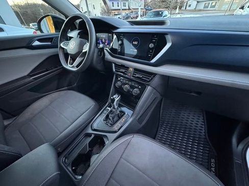 Certified 2024 Volkswagen Taos SE w/ Panoramic Sunroof Package image 27