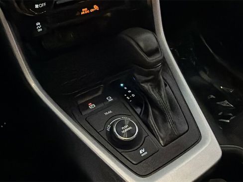 Certified 2025 Toyota RAV4 LE image 36