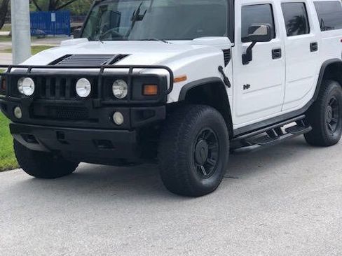 Used 2003 HUMMER H2 w/ Preferred Equipment Group image 2