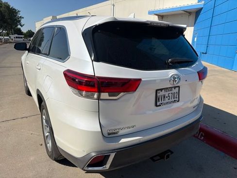 Used 2017 Toyota Highlander Limited FWD image 7