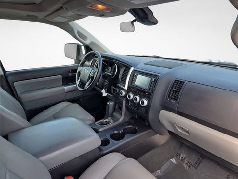 Used 2019 Toyota Sequoia SR5 AWD/4WD image 37