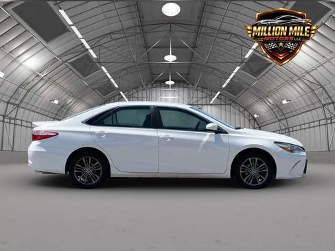 Used 2015 Toyota Camry SE FWD image 7