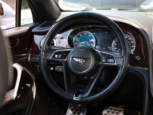 Used 2018 Bentley Bentayga AWD/4WD image 37