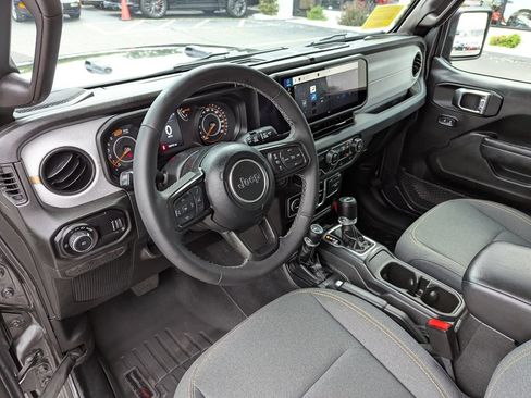 Used 2025 Jeep Wrangler Unlimited Sport AWD/4WD image 13