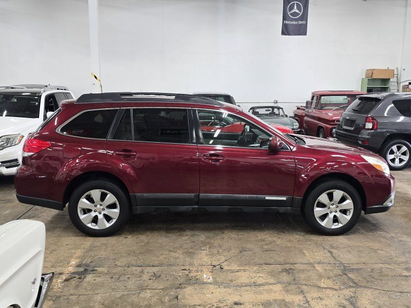 Used 2011 Subaru Outback 2.5i Premium AWD/4WD image 2