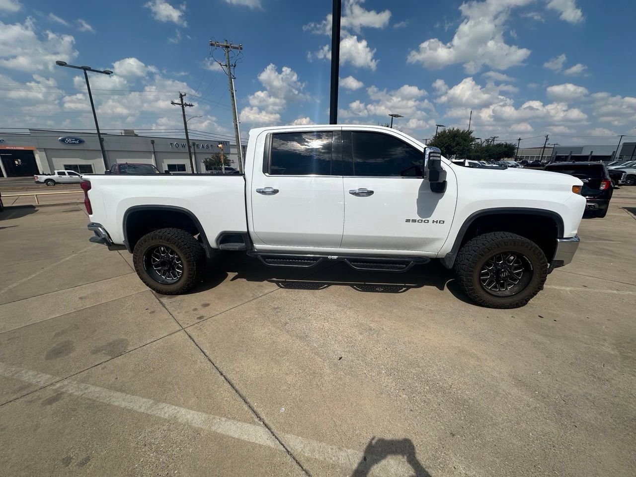 Used 2021 Chevrolet Silverado 2500 LTZ AWD/4WD image 2