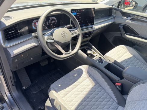 Used 2026 Volkswagen Tiguan S FWD image 17
