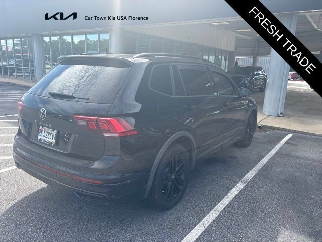 Used 2022 Volkswagen Tiguan SE R-Line FWD image 2