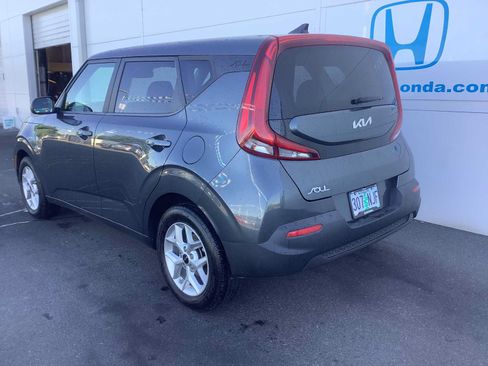Used 2022 Kia Soul LX w/ Technology Package FWD image 4