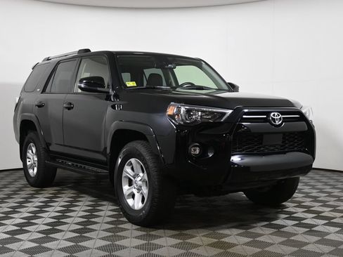 Used 2023 Toyota 4Runner SR5 Premium w/ Moonroof Package AWD/4WD image 9