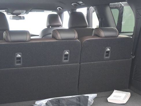New 2026 Nissan Armada SL w/ Captain's Chari Seat Package AWD/4WD image 22