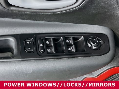 Used 2023 Jeep Renegade Latitude image 21