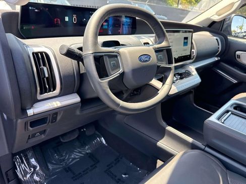 Used 2025 Ford Expedition Active RWD image 29