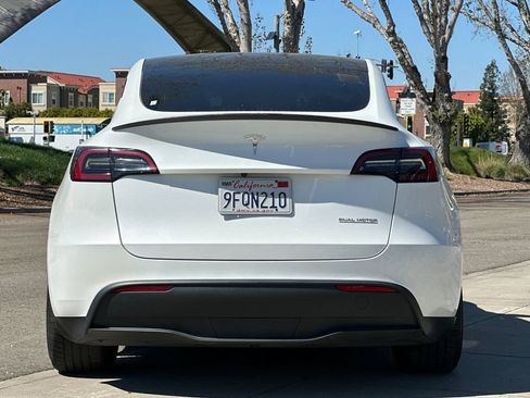 Used 2023 Tesla Model Y Performance image 5