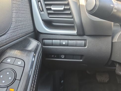 Used 2023 Nissan Rogue SV image 16