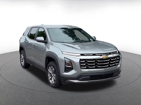 Used 2025 Chevrolet Equinox LT FWD image 3