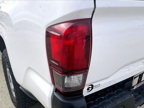 Used 2018 Toyota Tacoma SR image 29