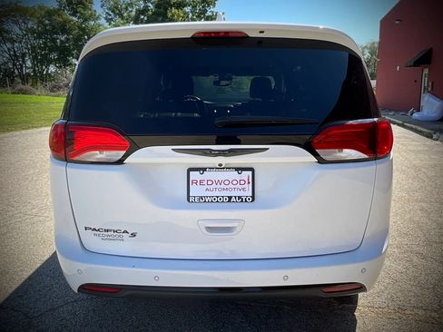 Used 2018 Chrysler Pacifica Touring-L Plus w/ Advanced Safetytec Group FWD image 4