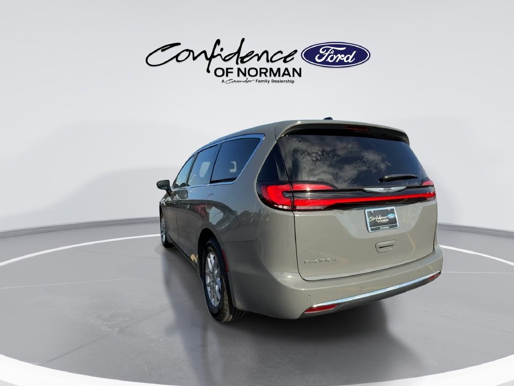 Used 2025 Chrysler Pacifica Select FWD image 7