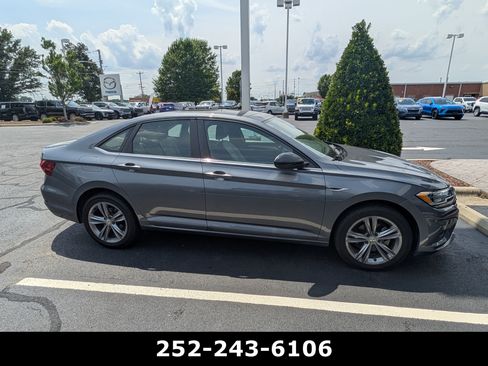 Used 2019 Volkswagen Jetta R-Line FWD image 4