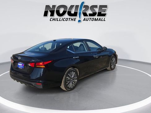 Used 2024 Nissan Altima 2.5 SV FWD image 8
