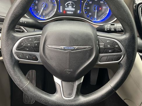 Used 2019 Chrysler Pacifica LX image 14