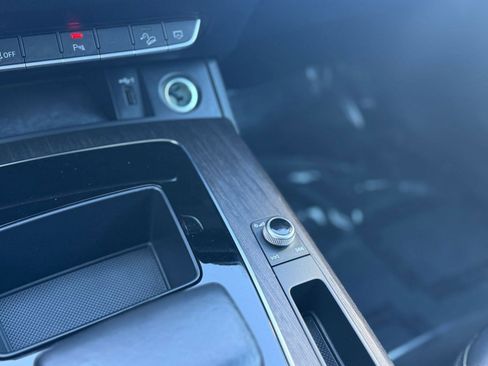 Used 2021 Audi Q5 Premium w/ Convenience Package image 27