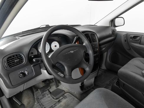 Used 2006 Chrysler Town & Country LX image 13